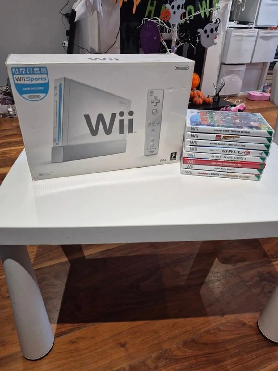 Nintendo Wii Bundle - Image 1