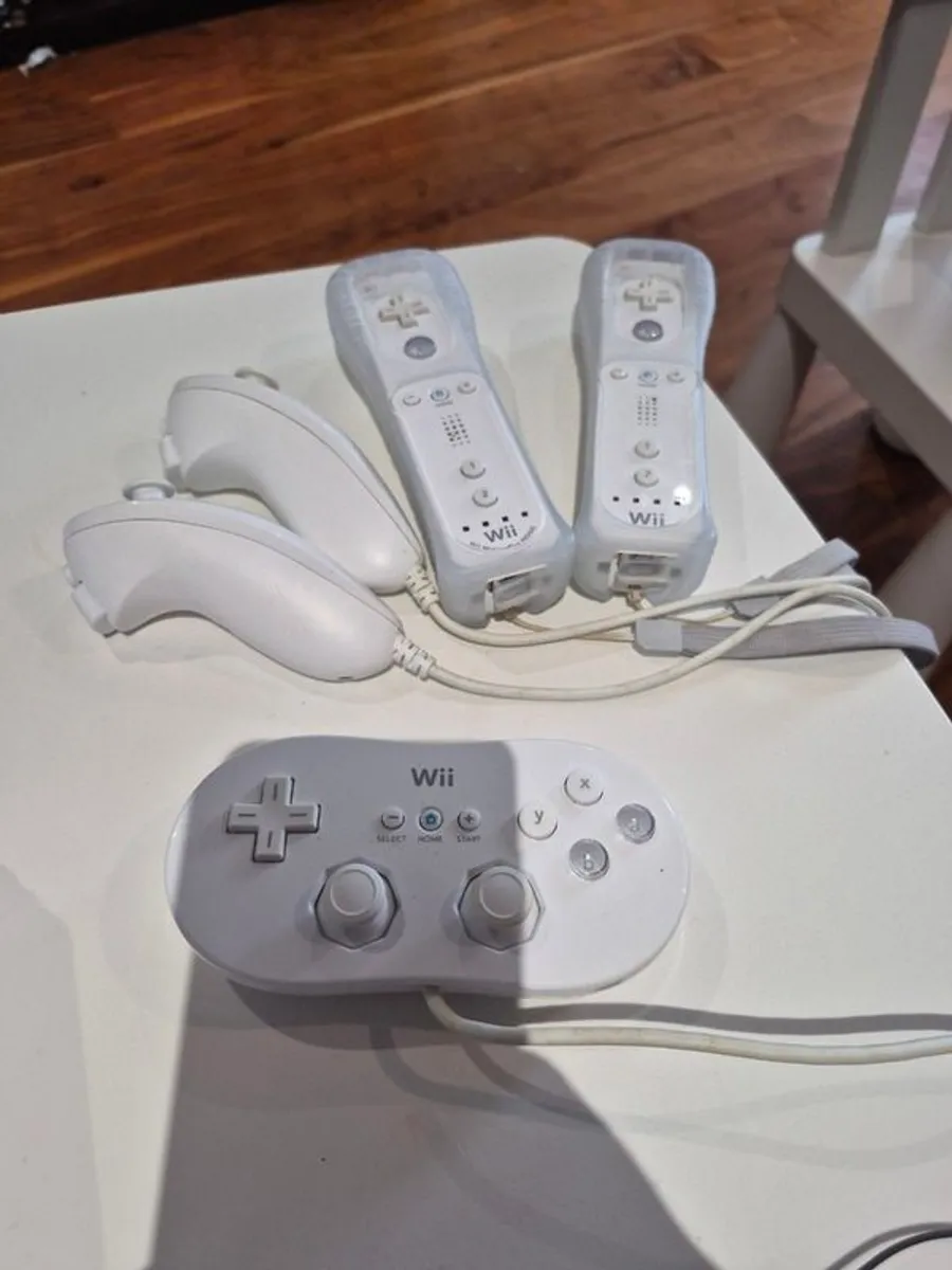Nintendo Wii Bundle - Image 4