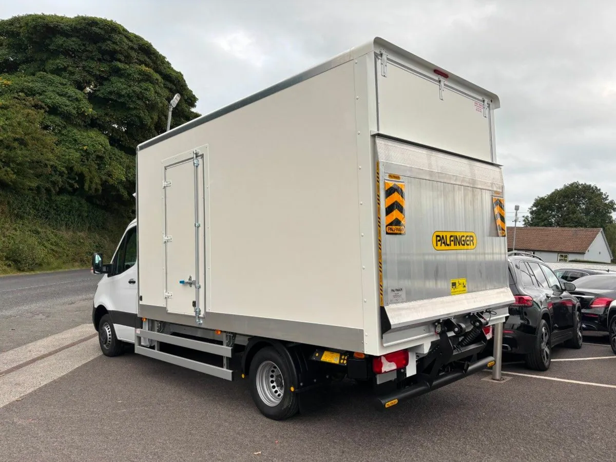 Mercedes-Benz Sprinter 519 Luton Box Body - Image 3