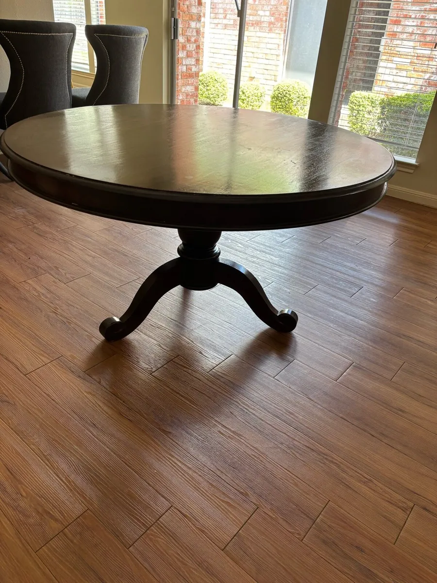 Dining table - Image 1