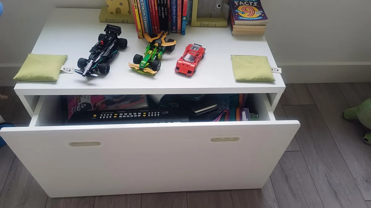 Childrens bench and toy storage - Image 2