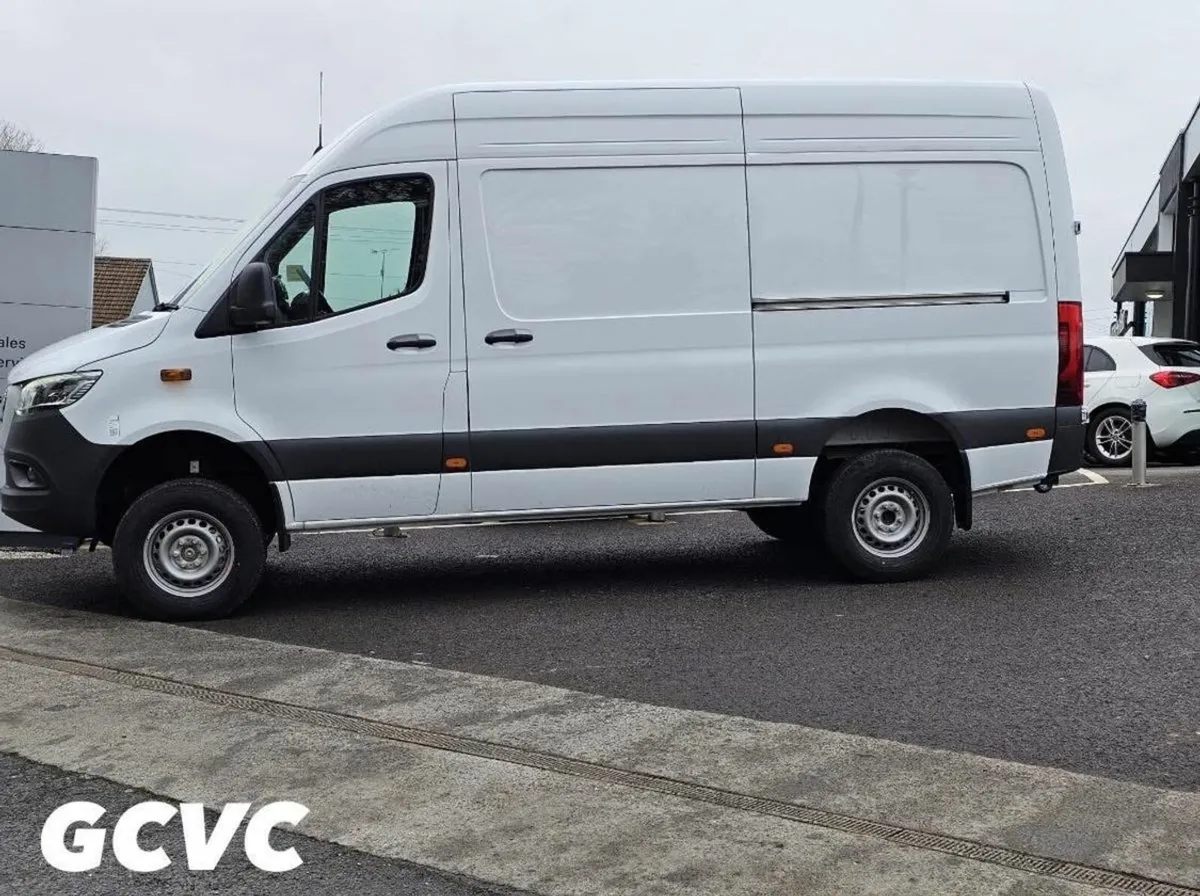 Mercedes-Benz Sprinter 319MWB SELECT AUTOMATIC 4X4 - Image 2
