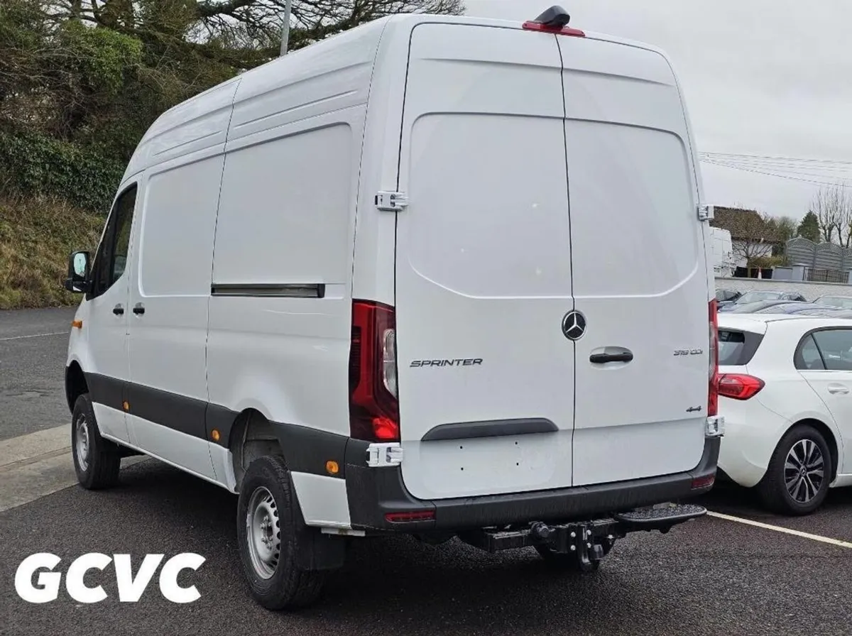Mercedes-Benz Sprinter 319MWB SELECT AUTOMATIC 4X4 - Image 4