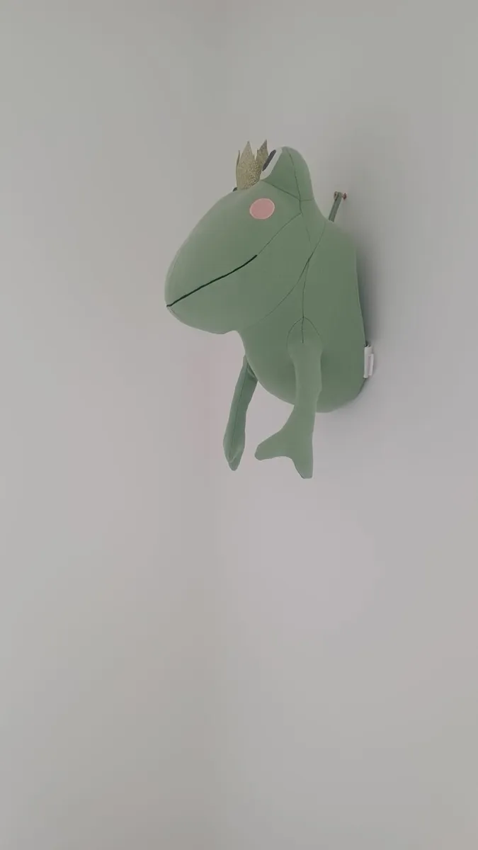 Children frog wall decor