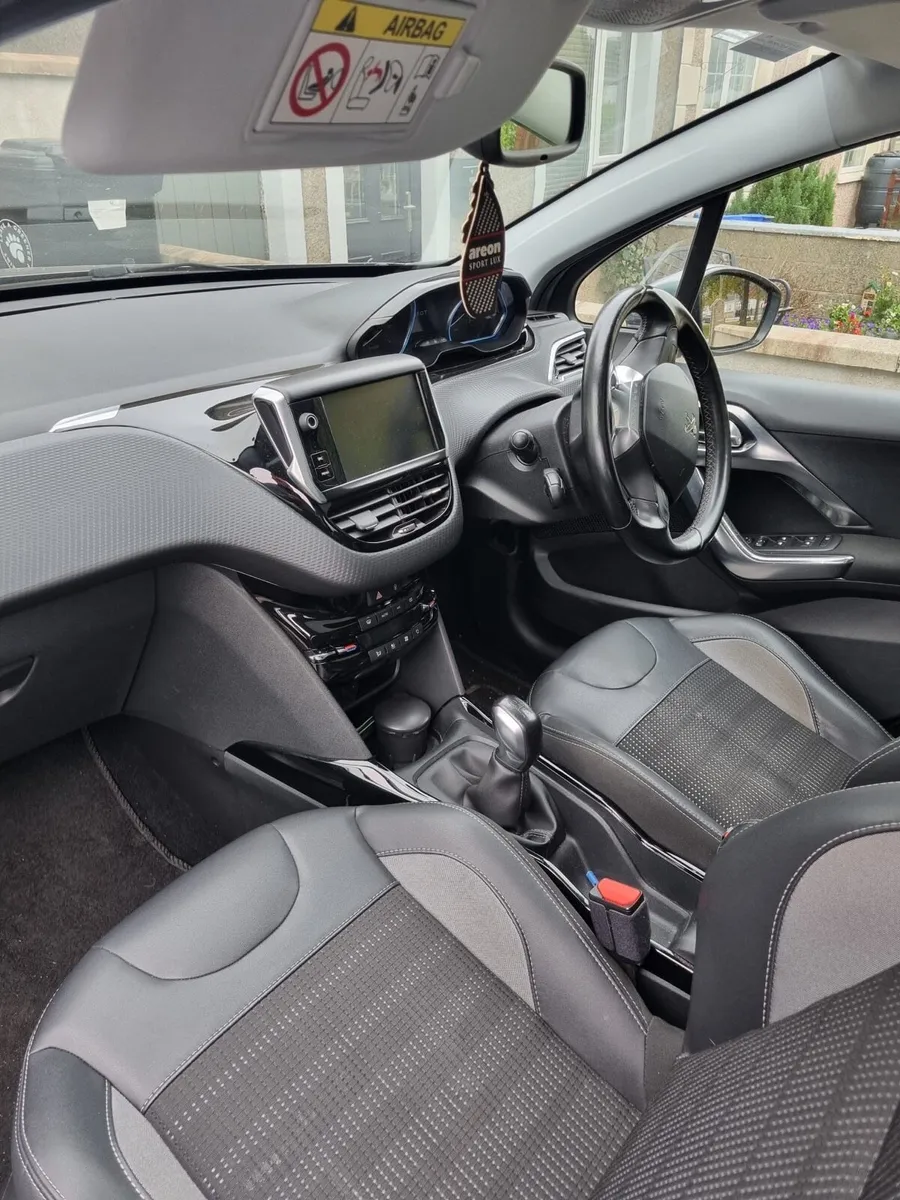 Peugeot 2008 1.2 petrol - Image 4