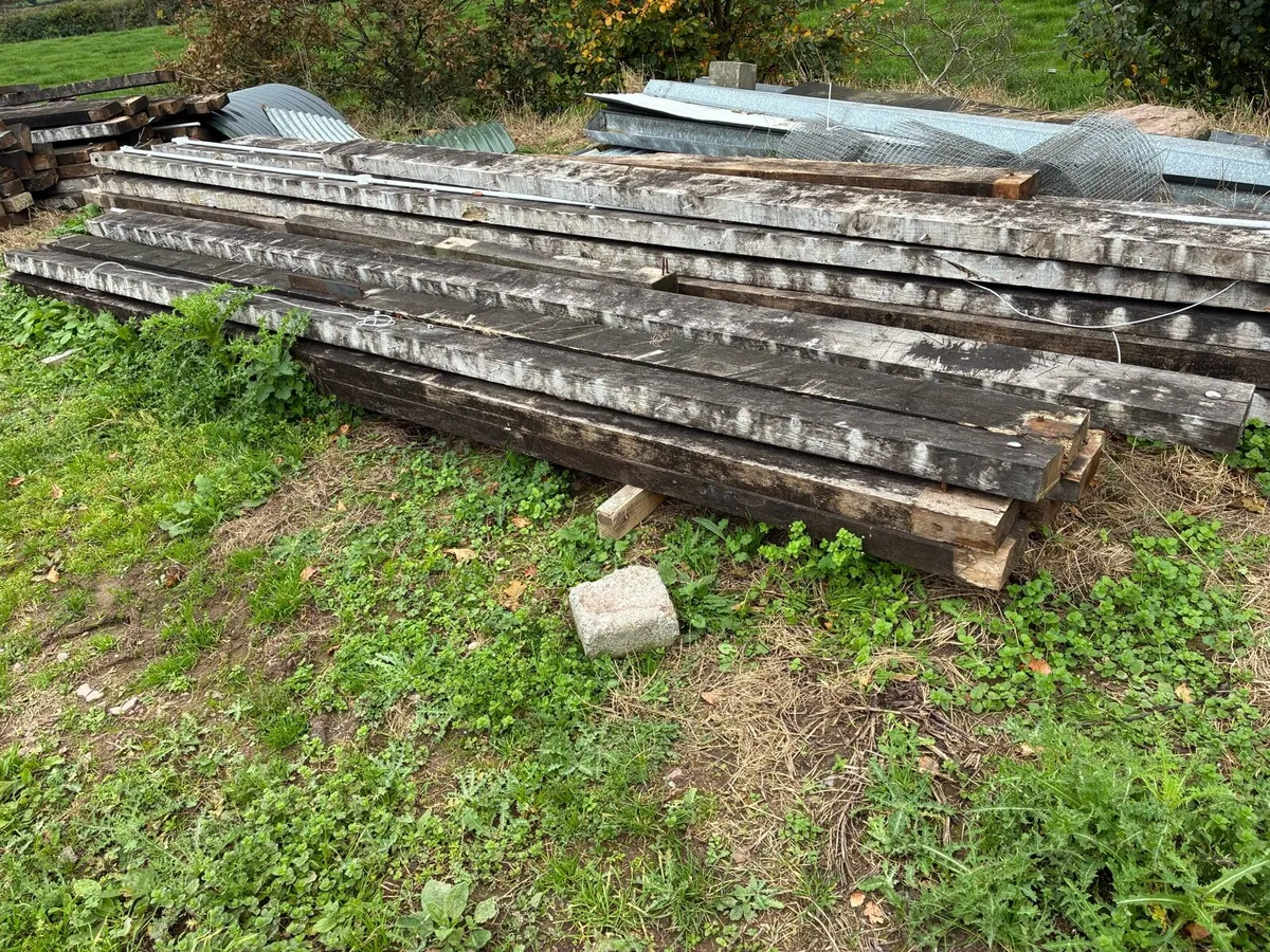 9x3 lengths of timber - Image 1