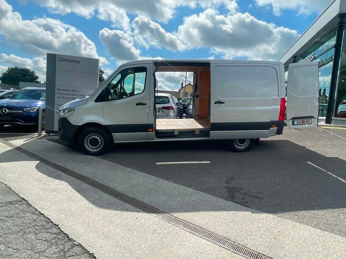 Mercedes-Benz Sprinter 317 Low Roof Automatic - Image 2