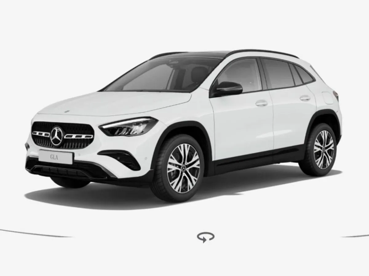 Mercedes-Benz GLA 180d Progressive Pan Roof Night - Image 1