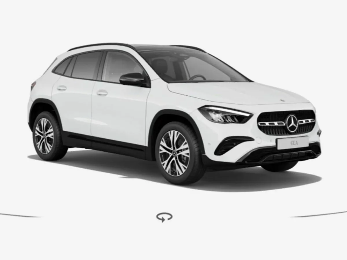 Mercedes-Benz GLA 180d Progressive Pan Roof Night - Image 4