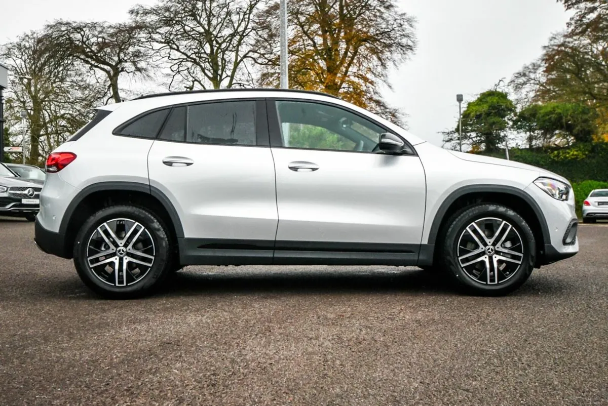 Mercedes-Benz GLA 180d Progressive Night Pack Auto - Image 3