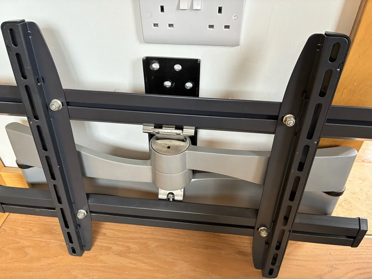 Vogel EFW 6345 plus TV wall bracket silver - Image 1