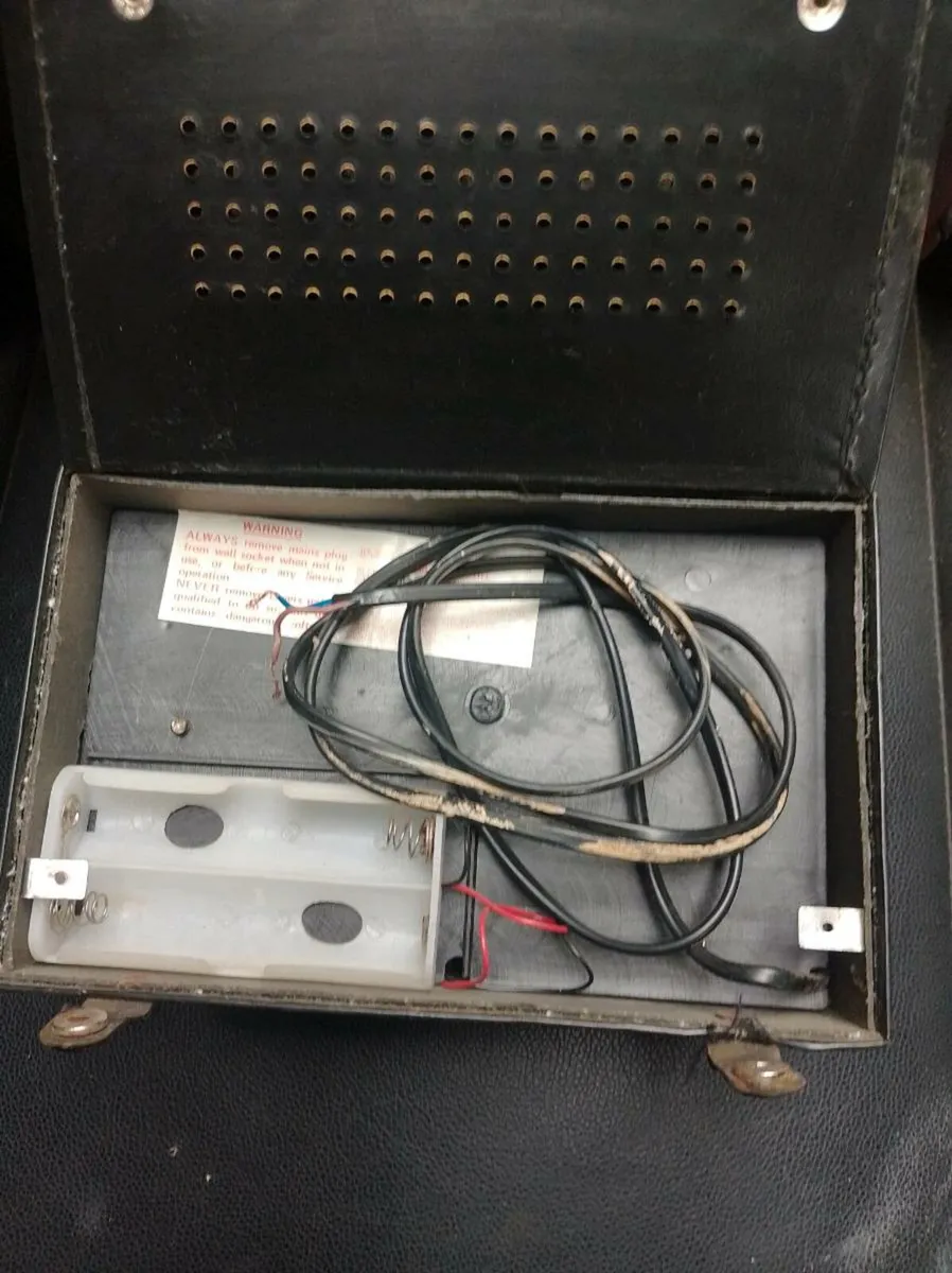 King Sonic 1970 portable radio - Image 1