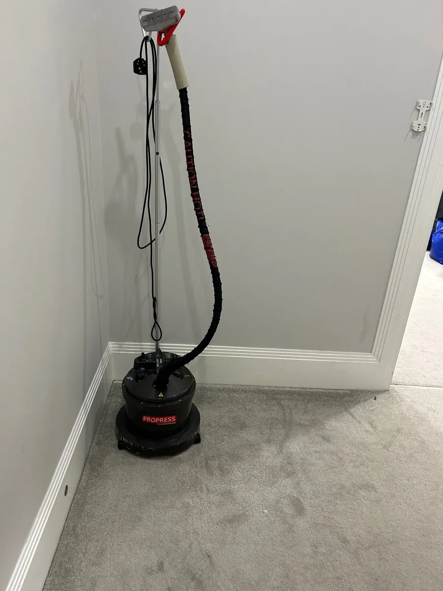 Clothes steamer