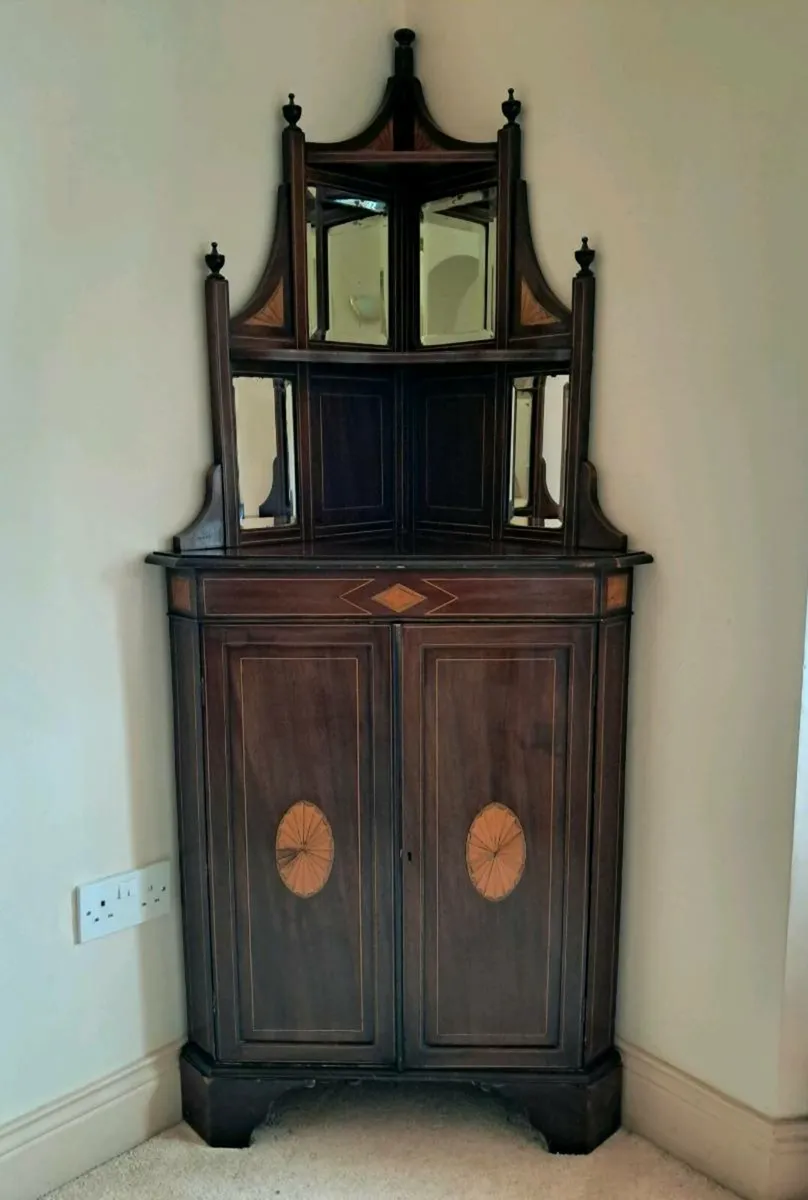 Antique Mahogany Corner/Drinks Cabinet - Image 1