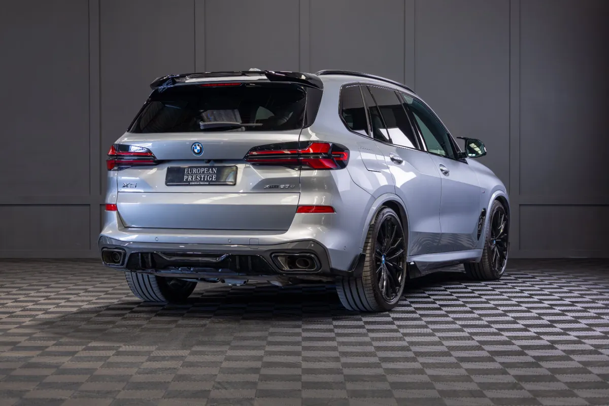 2025 BMW X5 X-Drive 50e M-Sport - Image 3