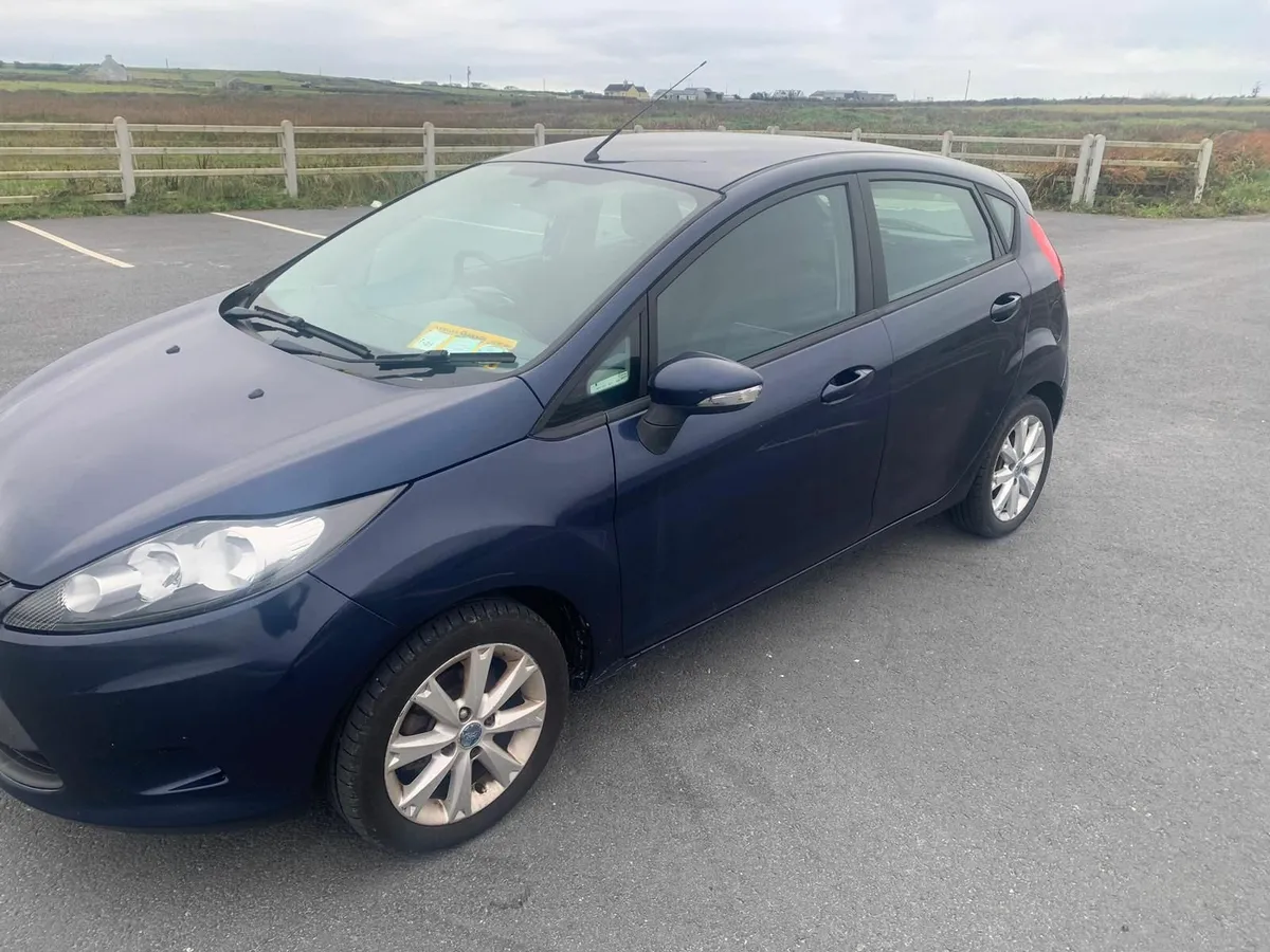 Ford Fiesta 2011 - Image 2