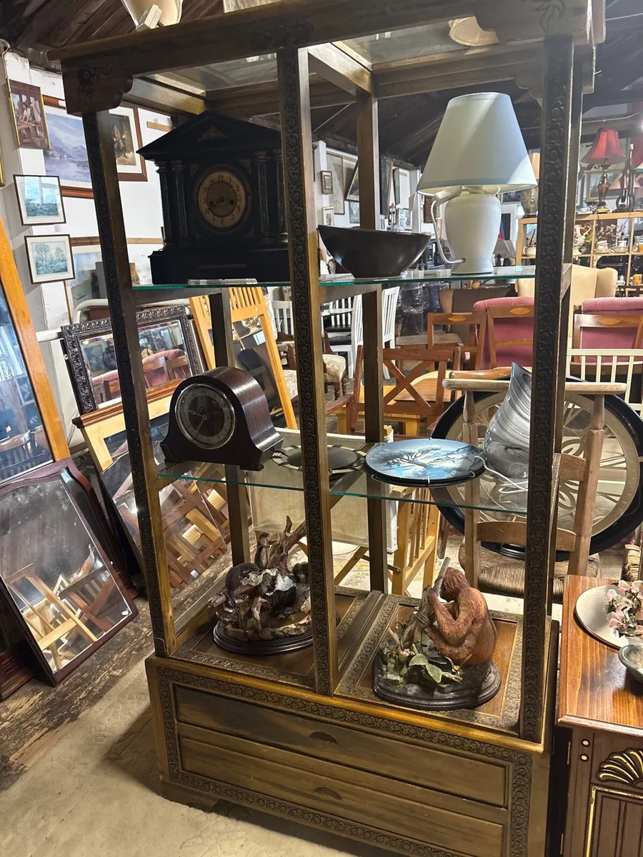 1930s display with drawers - Image 1