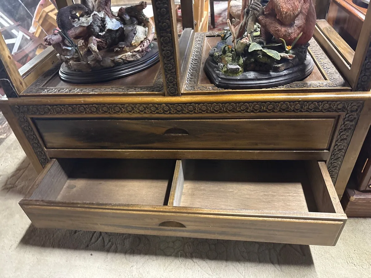 1930s display with drawers - Image 2