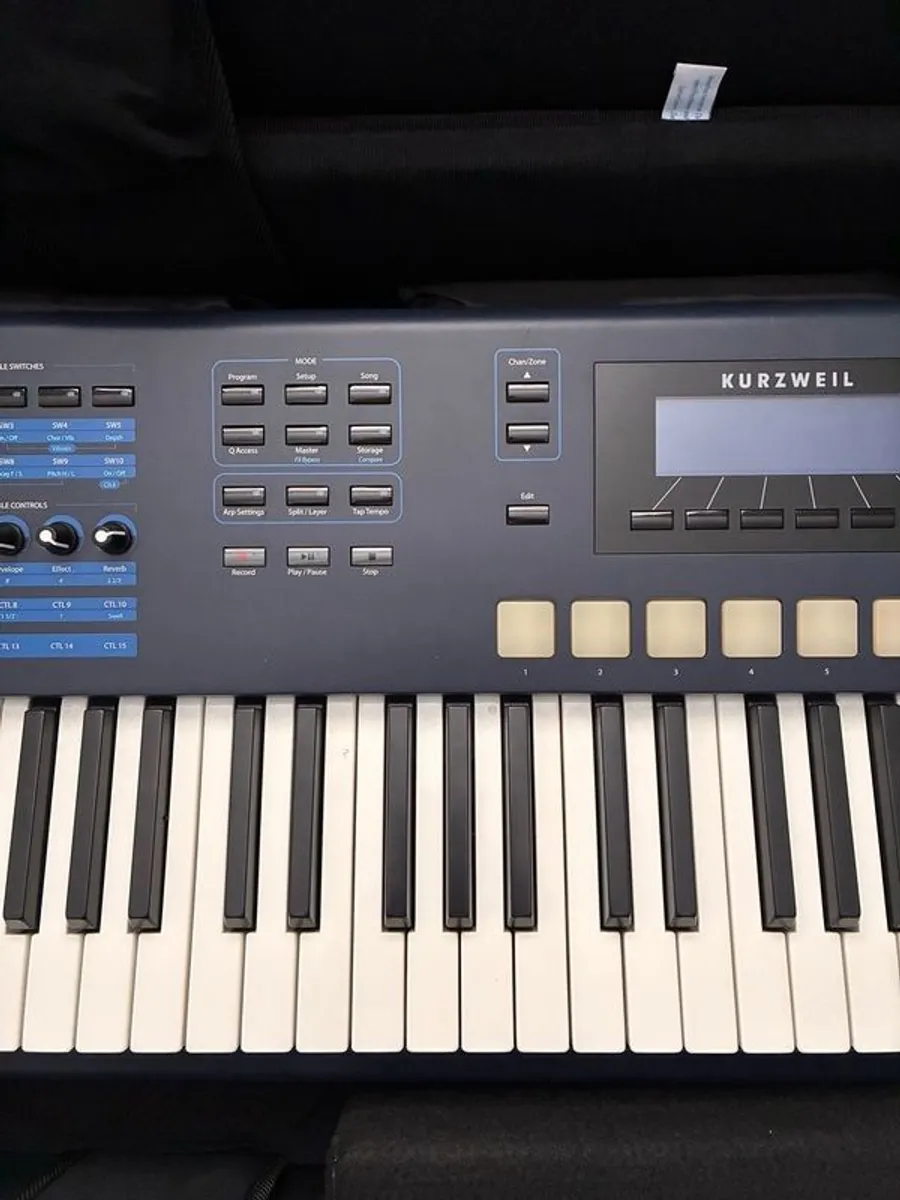 kurzweil PC3 LE6 and Gator GK76 case - Image 2