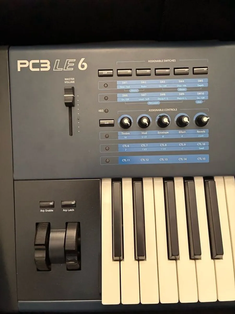 kurzweil PC3 LE6 and Gator GK76 case - Image 3
