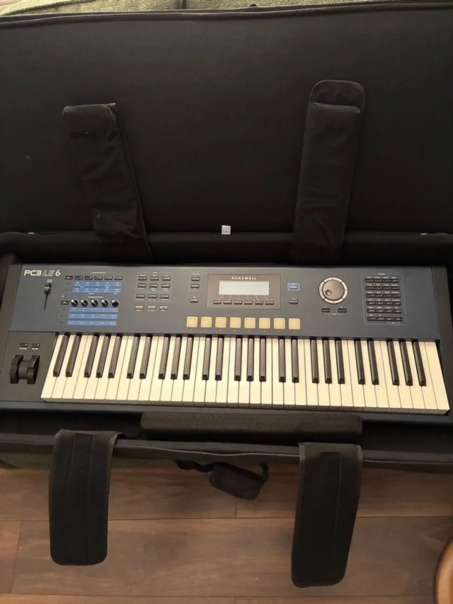 kurzweil PC3 LE6 and Gator GK76 case - Image 4