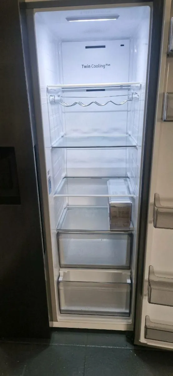 Fridge freezer American style - Image 4