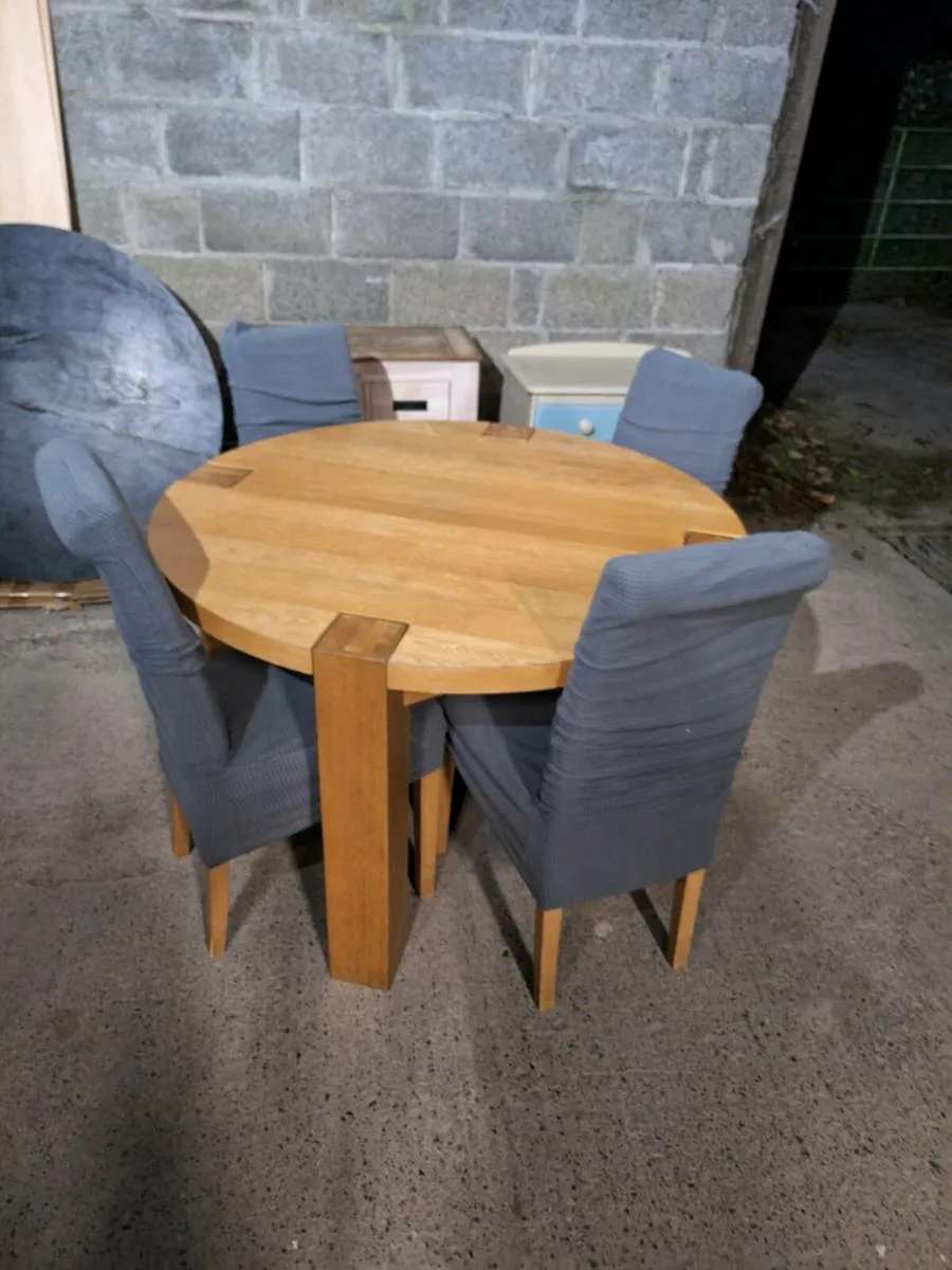 Round table with chairs (DELIVERY) - Image 1