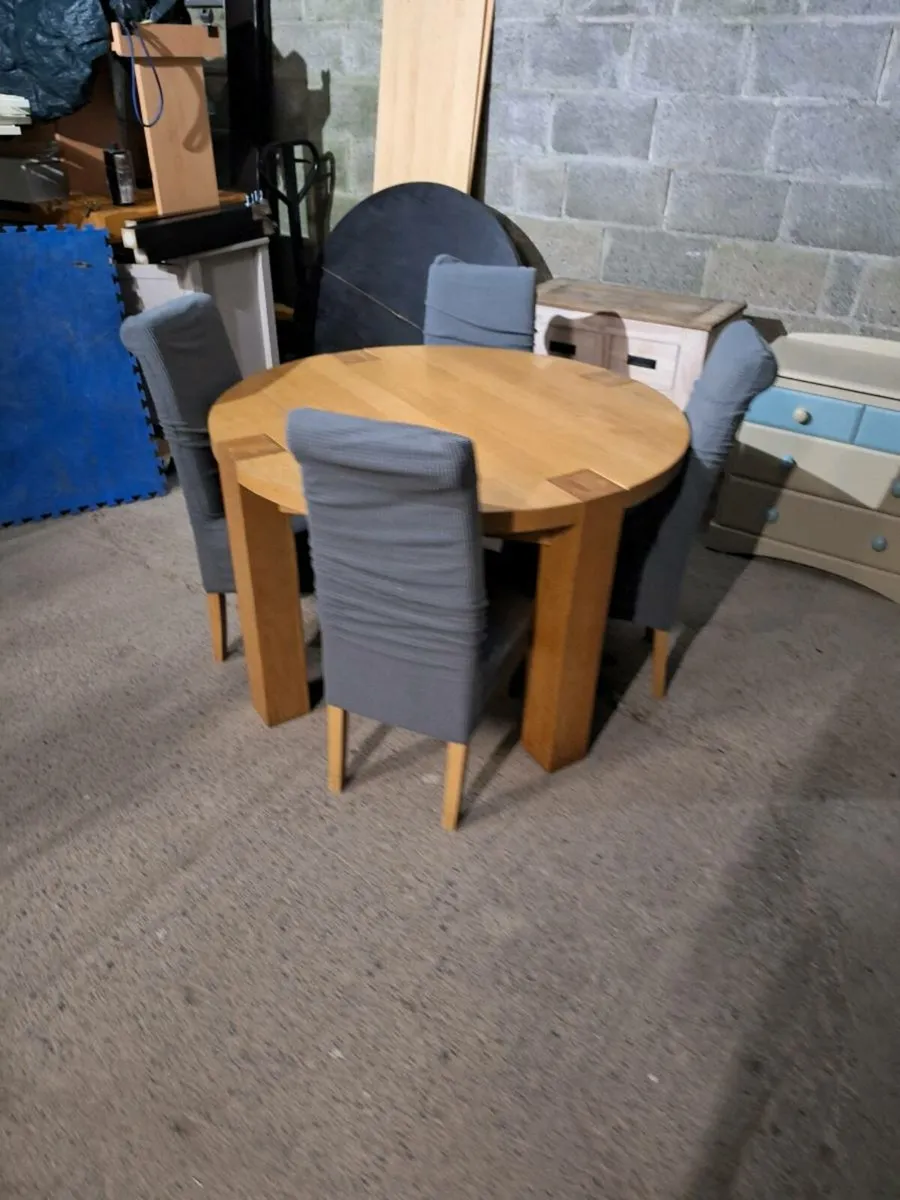 Round table with chairs (DELIVERY) - Image 2