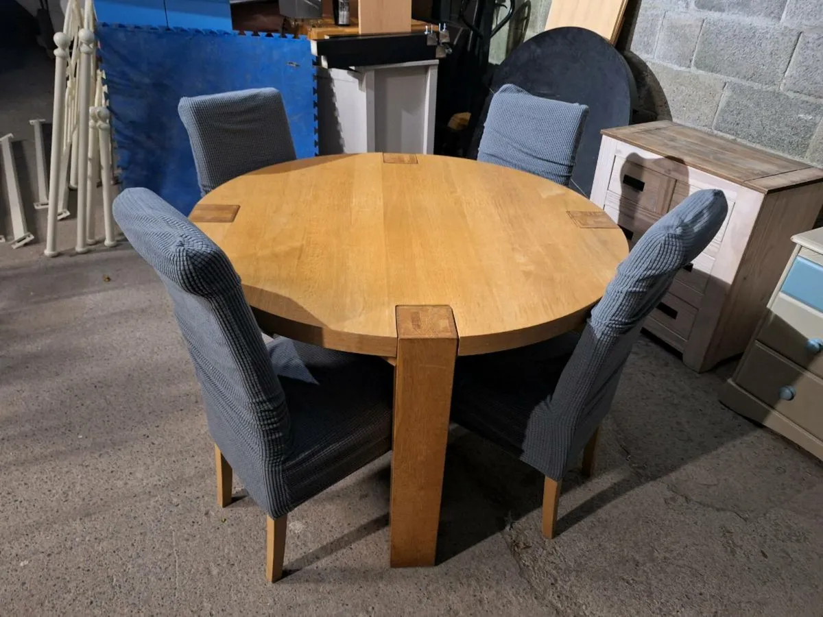 Round table with chairs (DELIVERY) - Image 3