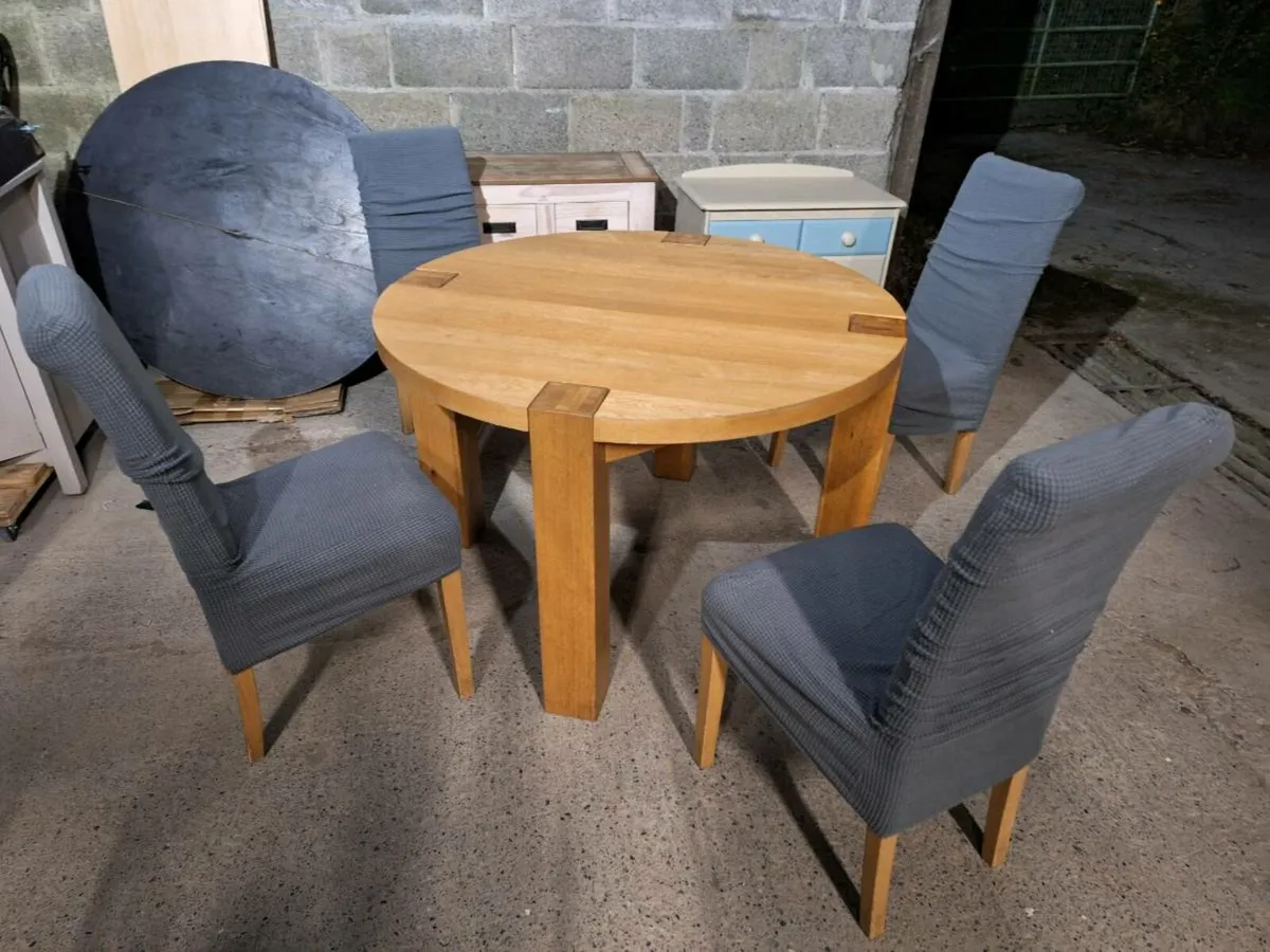 Round table with chairs (DELIVERY) - Image 4