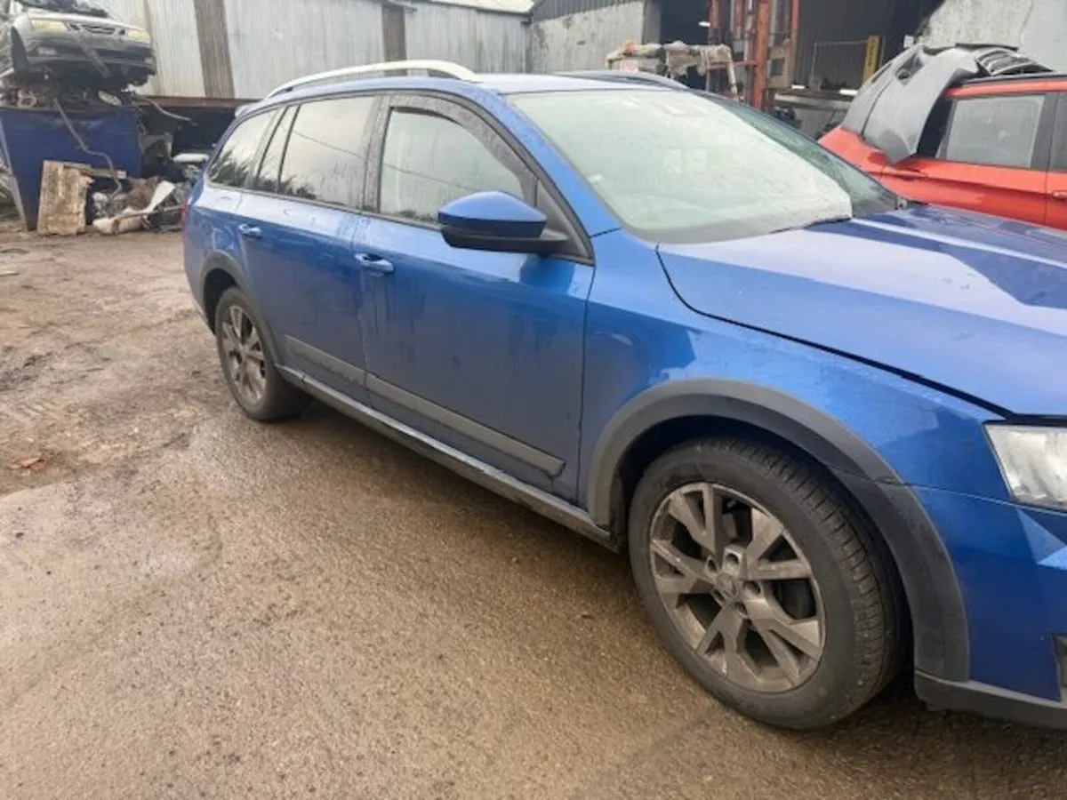 2015 SKODA OCTAVIA 2.0L-D - Image 2