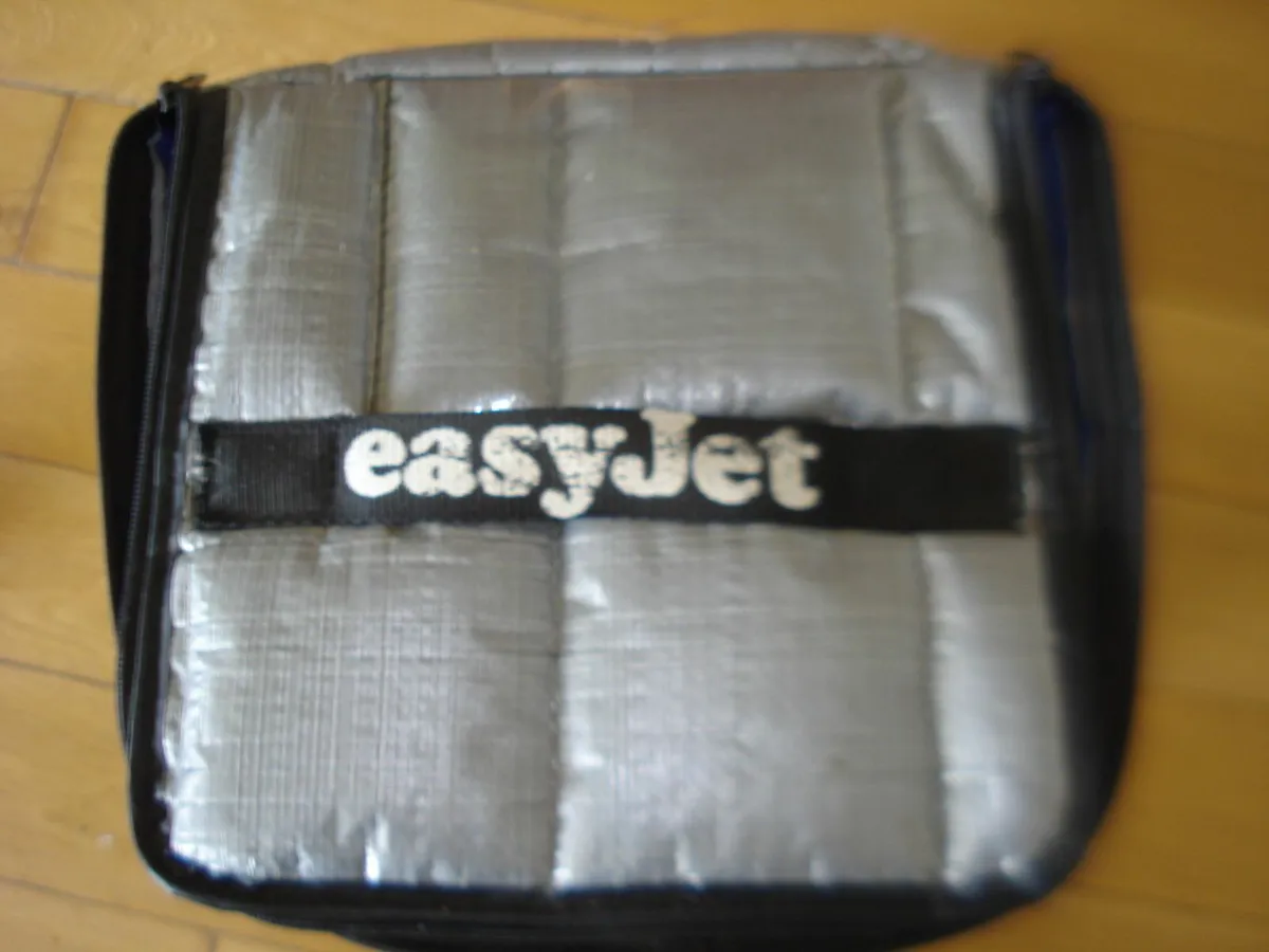 EASYJET  LATE 90s OLD  CREW COOLER BAG . - Image 4