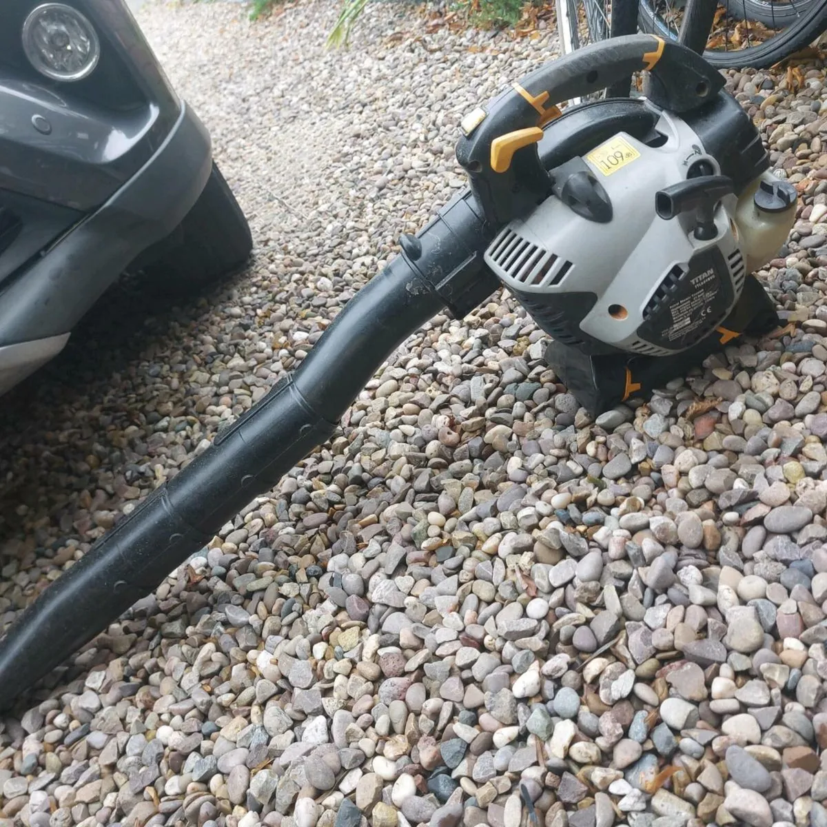 Leaf blower - Image 1