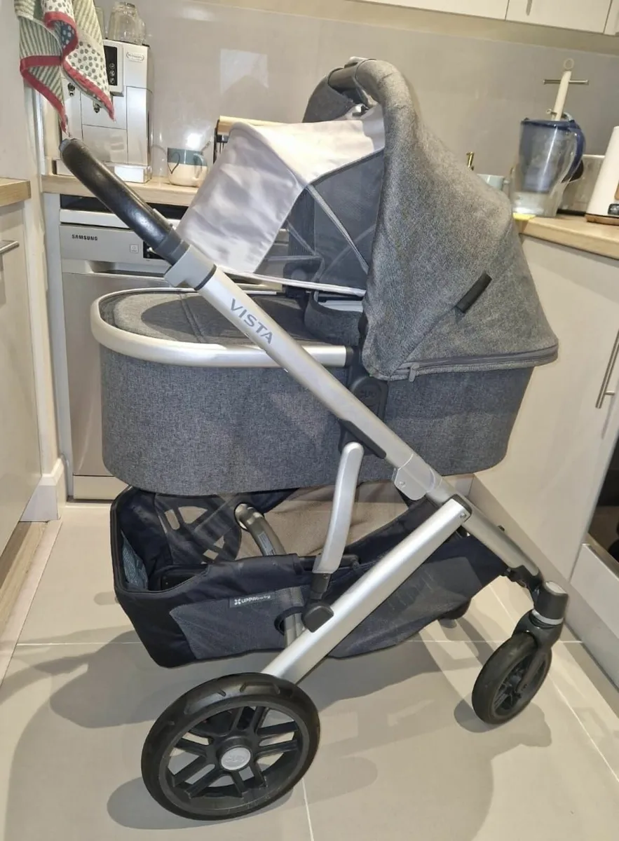 Uppababy vista V2 with car seat. Immaculate!! - Image 4
