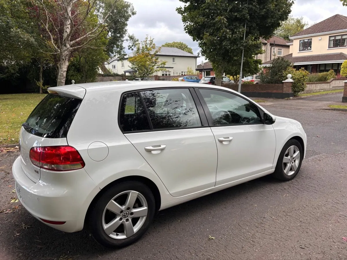 Volkswagen Golf 2011 - Image 2