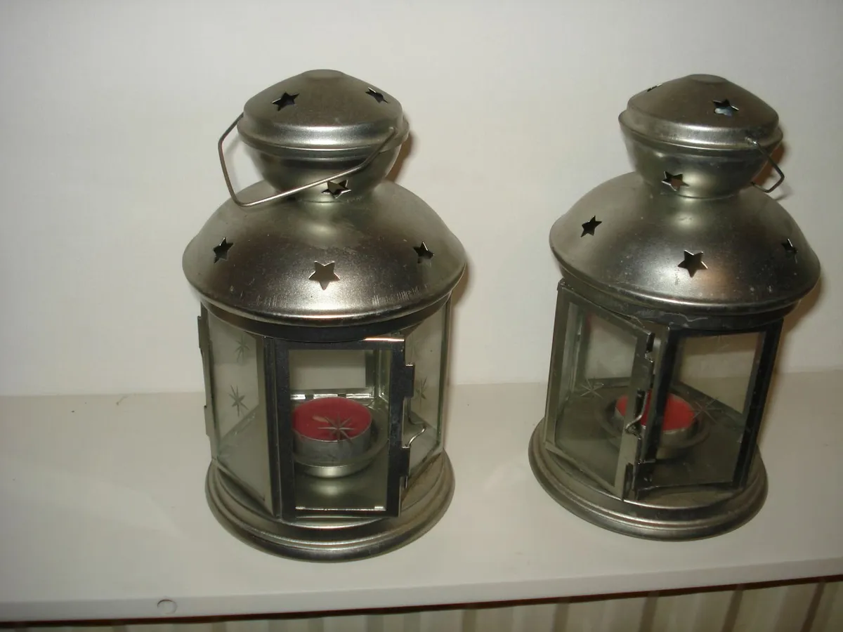 PAIR OF TEA LIGHT CANDLE LANTERNS. - Image 1