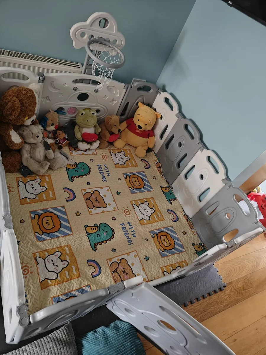Play Pen - Image 3
