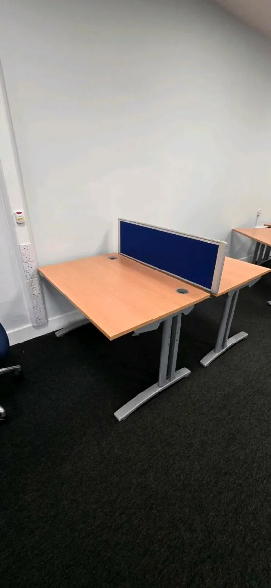 Office desk and chair - Image 3