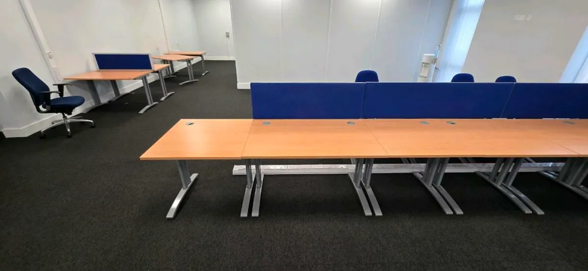 Office desk and chair - Image 4