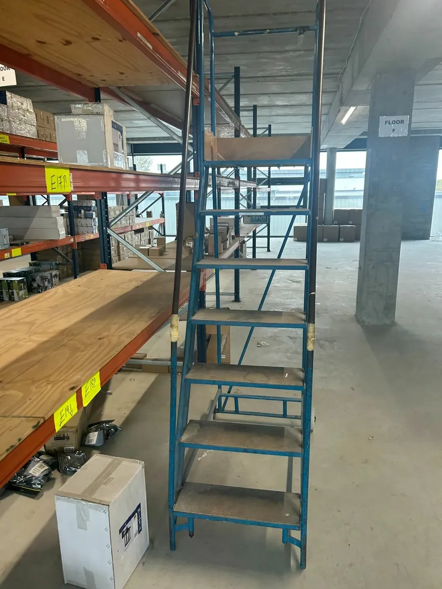 Mobile stairs - Image 1