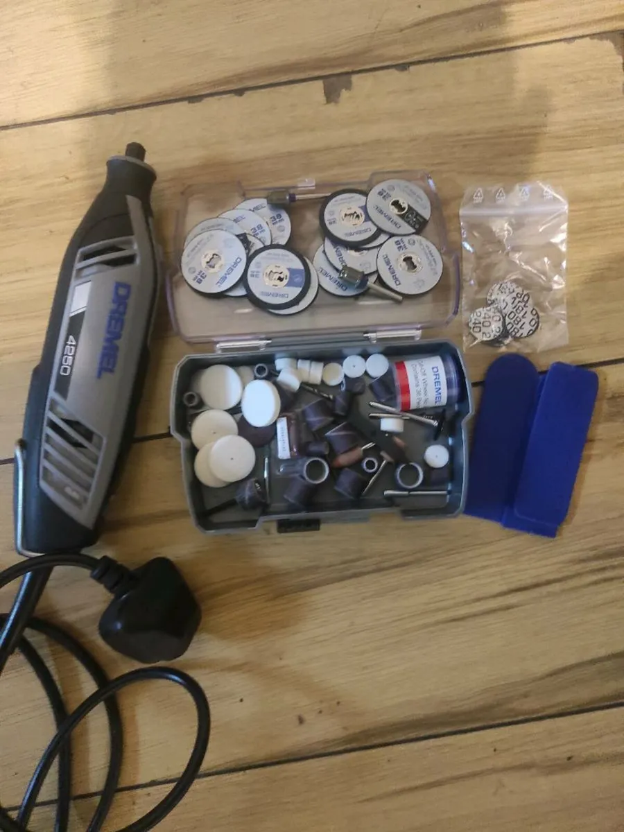 Dremel corded rotary tool 4250 + accessories