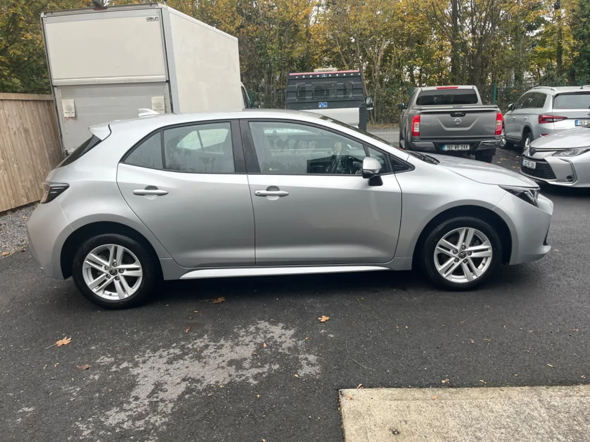 Toyota Corolla Hatchback 1.8L Mild Hybrid - Image 2