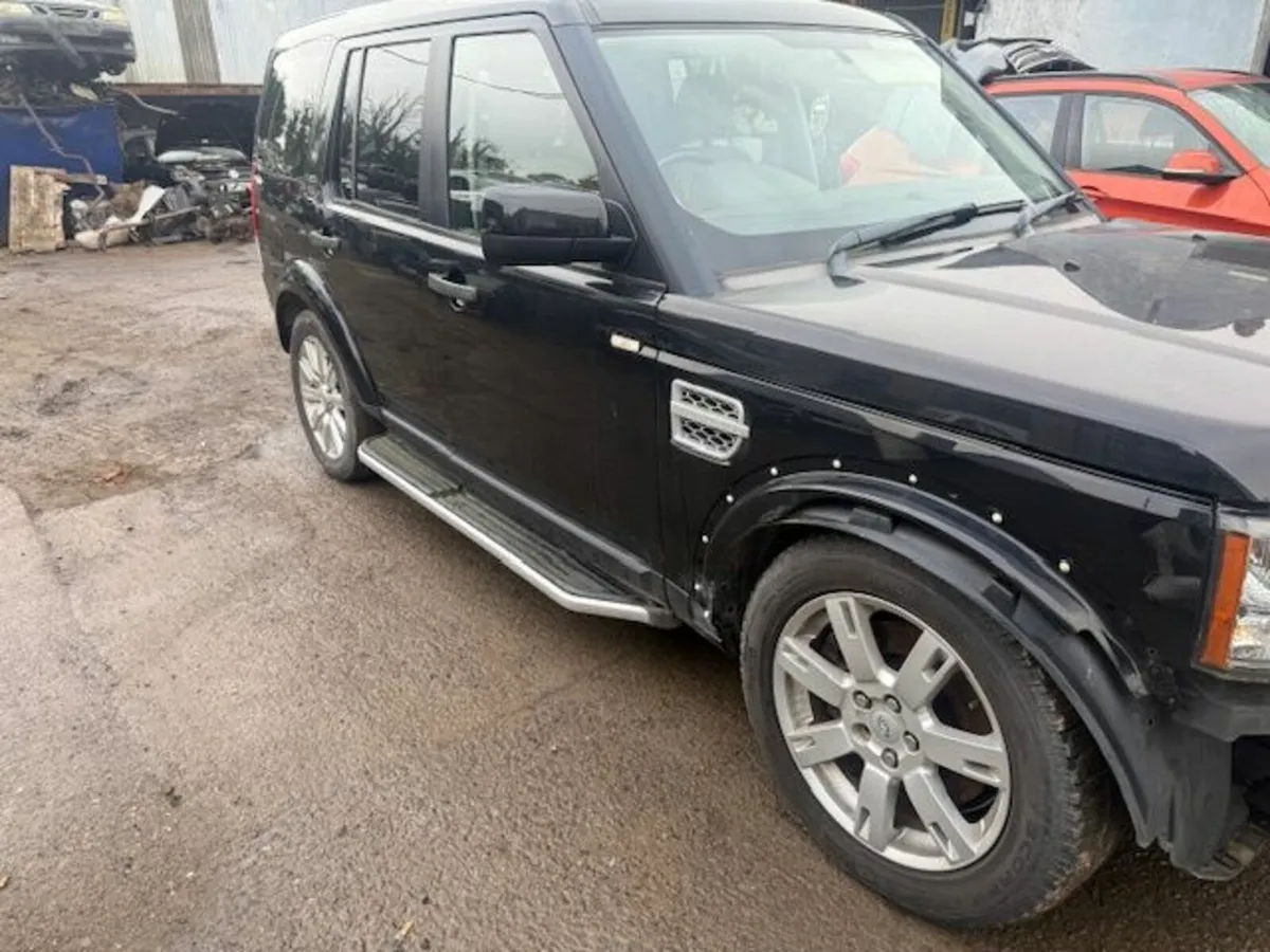 2013 Land Rover Discovery 4 - Image 1
