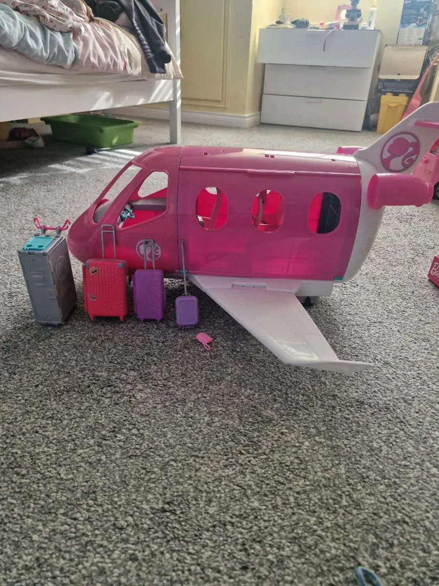 Barbie toys and accessories - Image 1