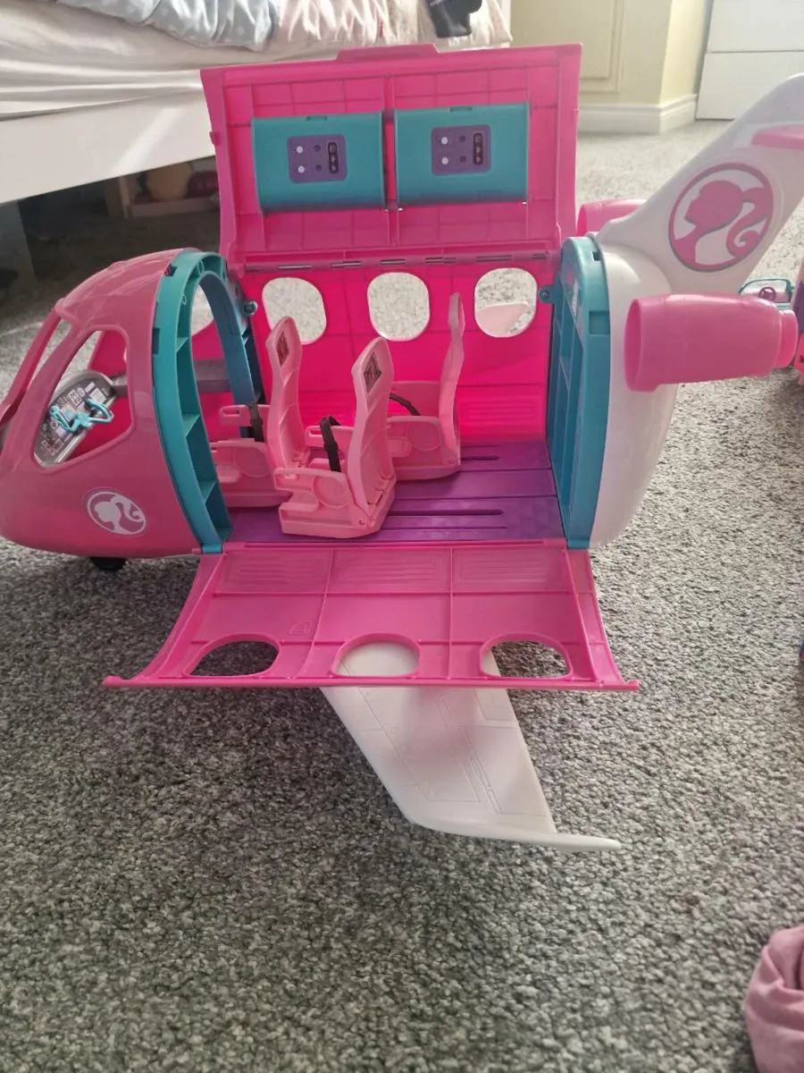 Barbie toys and accessories - Image 2