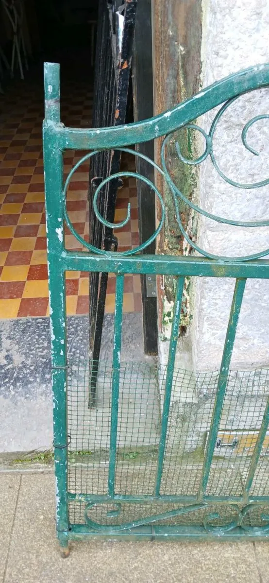 Small Iron Gate - Image 3