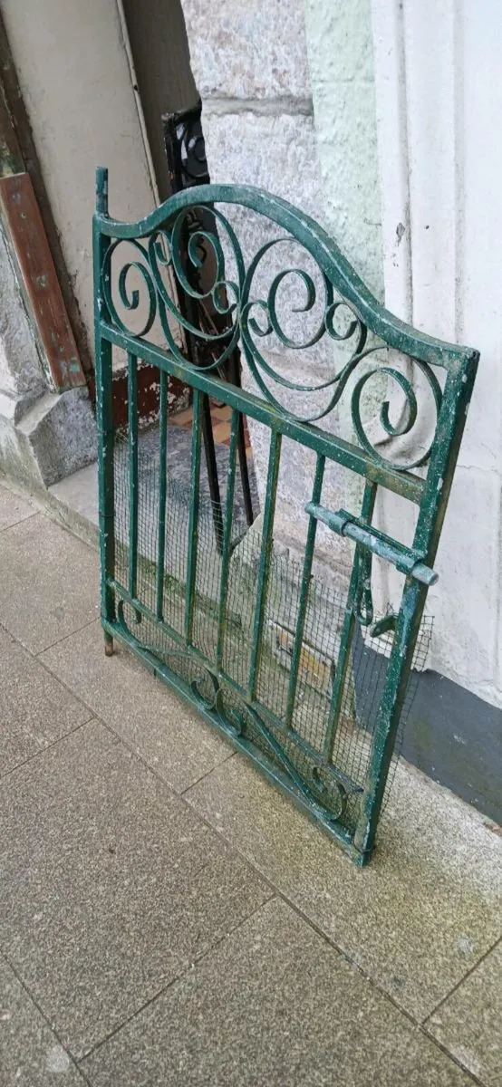 Small Iron Gate - Image 4