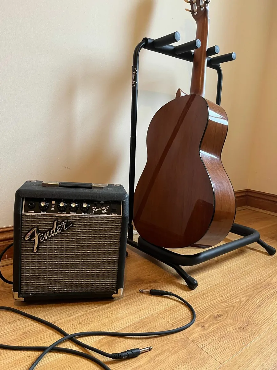 Fender Combo Frontman 10G Guitar Amp + Multi-Stand - Image 1