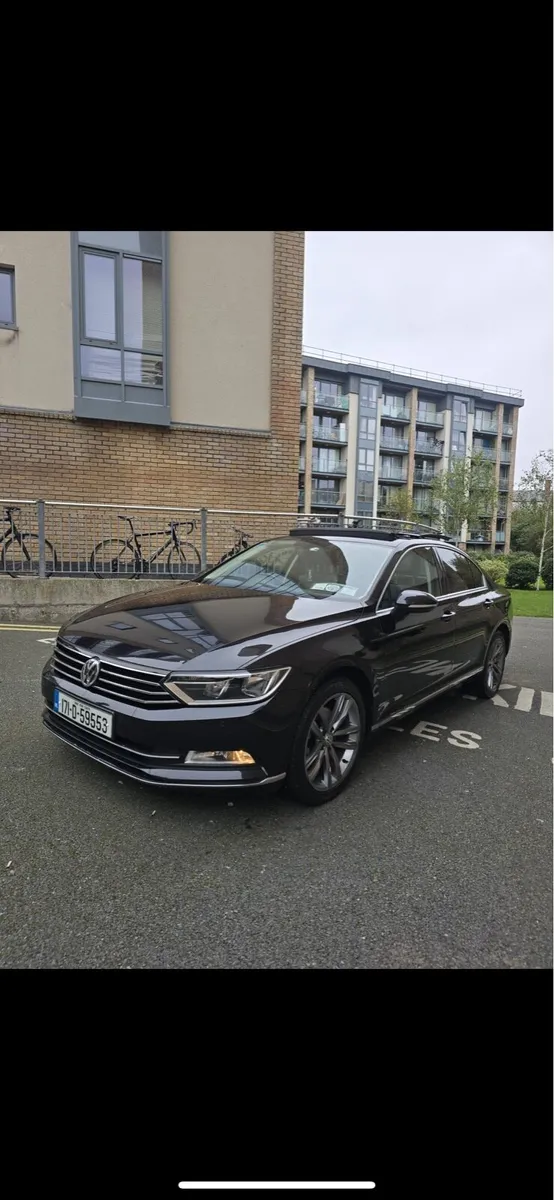STUNNING TOP SPEC HIGHLINE Volkswagen Passat - Image 2