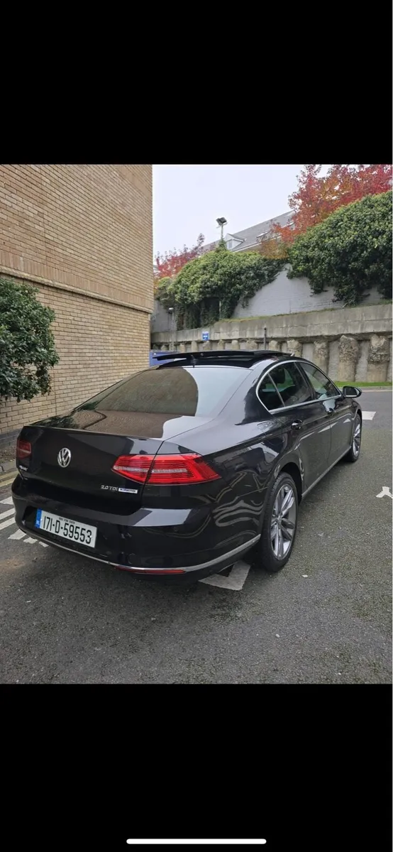 STUNNING TOP SPEC HIGHLINE Volkswagen Passat - Image 4
